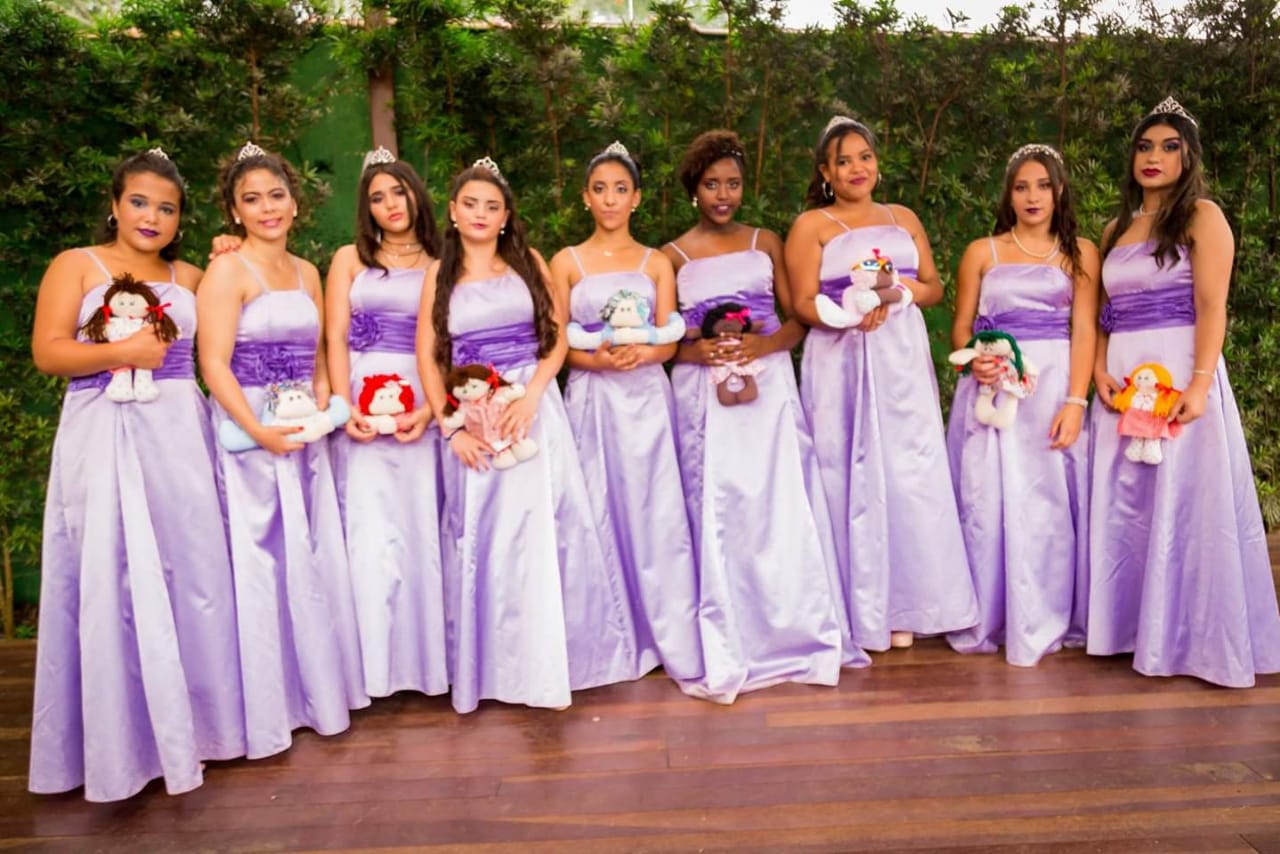 Garotas do CCA arrumadas para a festa.