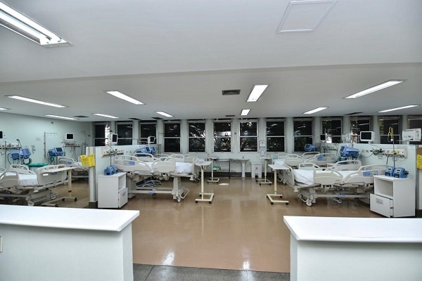 #PraCegoVer: Na imagem, fotografia dos novos leitos de UTI, no interior do hospital tatuapé