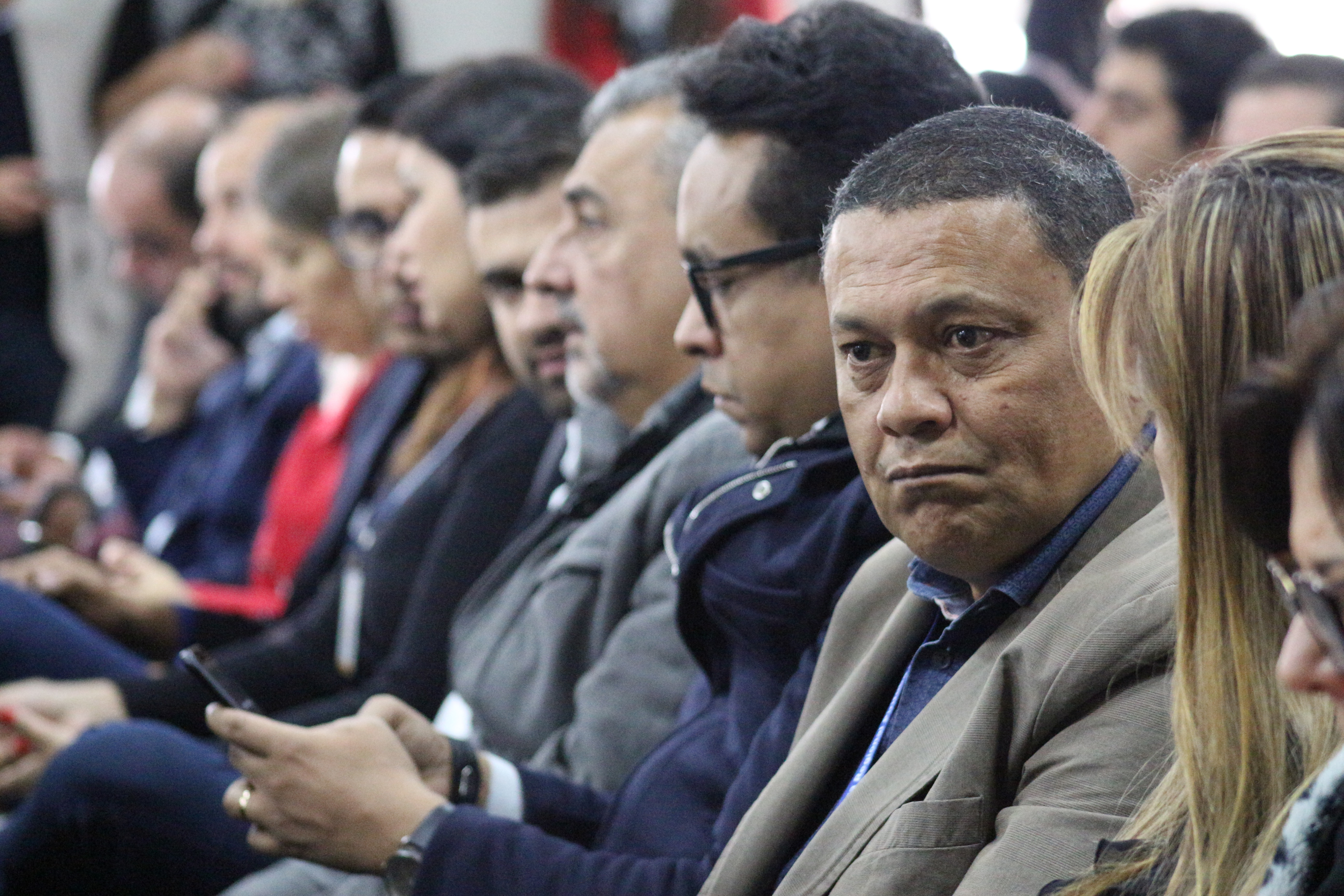 foto de perfis na plateia, mais de quinze pessoas, sentadas, no auditório da Prefeitura de São Paulo. 