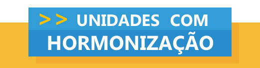 Pra Cego Ver: Arte composta por duas caixas, sendo uma amarela ao fundo e outra azul em primeiro plano. Dentro da caixa azul, há duas setas amarelas para direita e o texto em branco: Unidades com hormonização