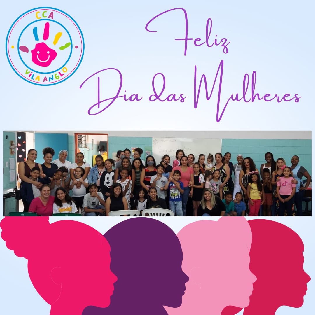 Crianças posam para foto com mulheres