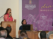 Denise Motta Dau, secretaria de Políticas para as Mulheres, explica cada uma das parceriais lançadas