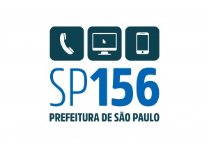 Banner branco com letras em azul com a referência do número 156 e com ilustrações de um telefone, computador e smartphone como os canais para as reclamações dos munícipes. Abaixo do número está a inscrição da Prefeitura de São Paulo.