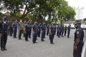 #PraTodosVerem - Agentes da Guarda Civil no patio da AFSU durante durante as atividades das aulas.