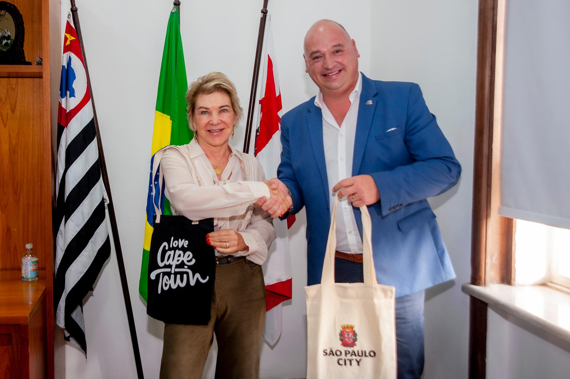 #ParaTodosVerem Secretária municipal de Relações Internacionais, Marta Suplicy, ao lado do conselheiro do Comitê Municipal para o Crescimento Econômico e Turismo, James Vos, da Cidade do Cabo