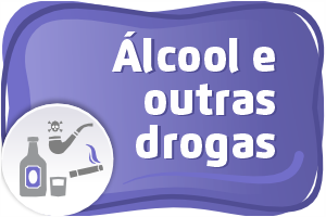 Arte possui fundo roxo. Em letras brancas o texto diz Álcool e Drogas. No canto inferior esquerdo há a ilustração de um cachimbo, cigarro e garrafa de bebida alcoólica.