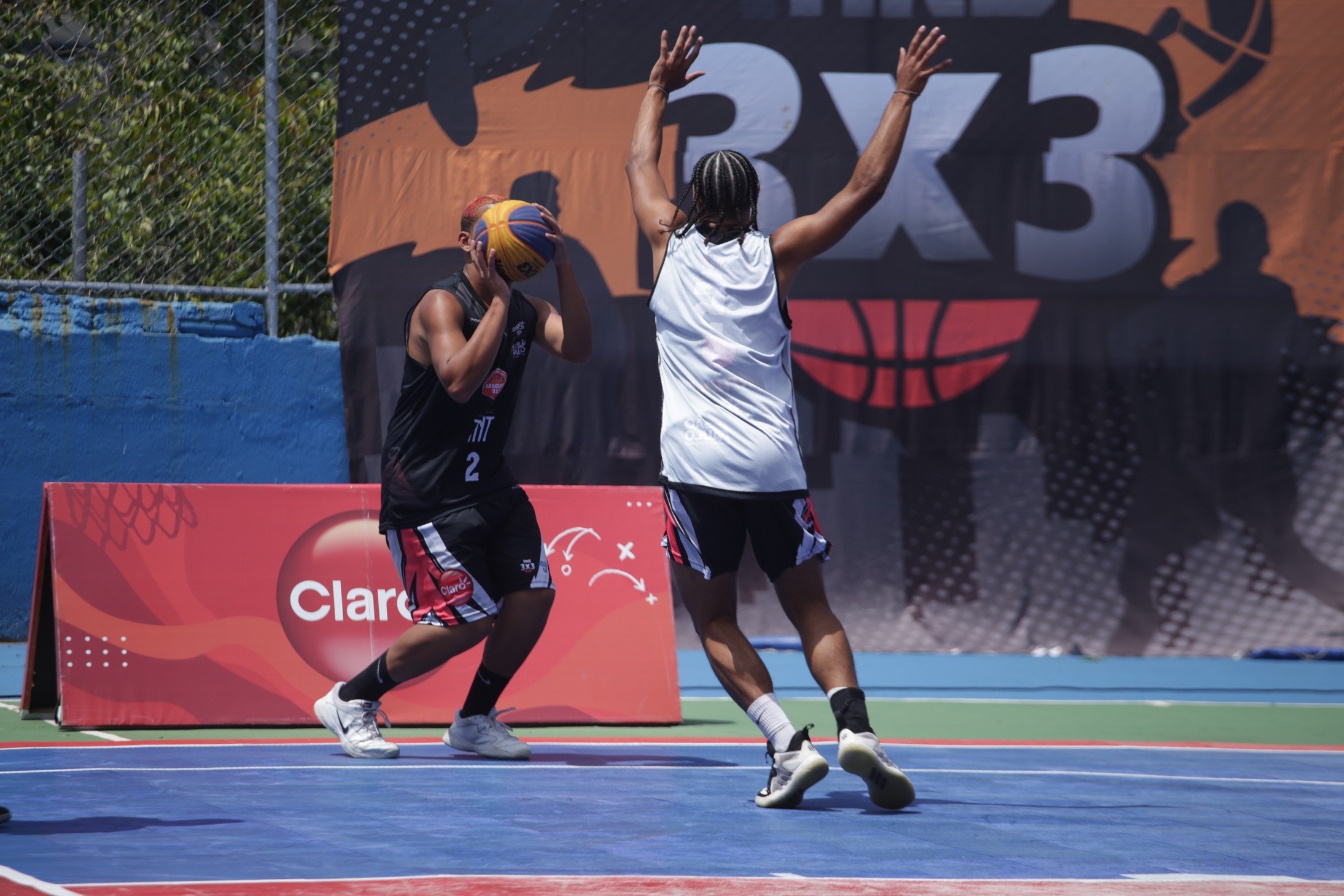 Pessoas jogando basquete 3x3 no Ibirapuera - Esportes para se