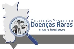 Fundo branco. À direita, em letras azuis: Cuidando das Pessoas com Doenças Raras e seu Familiares. Á esquerda, mapa da cidade de São Paulo e uma lupa sobre ele, onde é possível ver uma família com 6 pessoas.