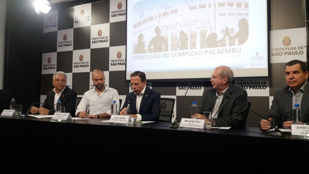 Autoridades cedem coletiva de imprensa sobre a concessão do Pacaembu.