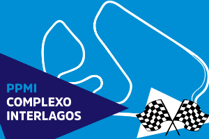 Imagem com fundo azul, lado esquerdo abaixo tem triângulo, dentro está escrito PPMI Complexo Interlagos, no meio na foto circuito fechado, como fosse pista de corrida e do lado direito abaixo, duas bandeiras de corrida.