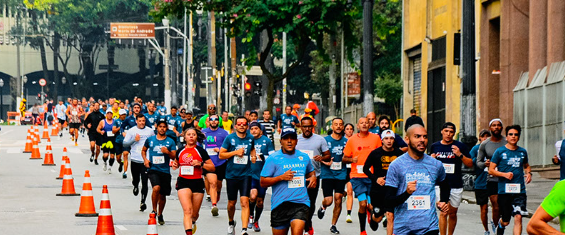 Atletas correm nas ruas do Centro Histórico