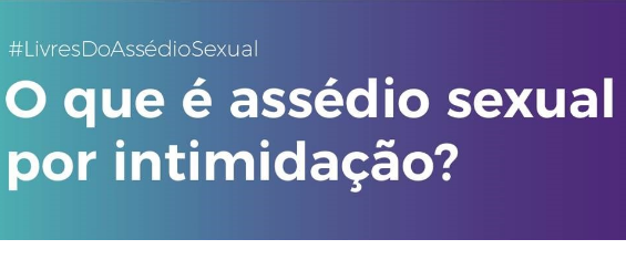 Fundo com cores degrade: azul claro, azul escuro e roxo. Há uma #LivresDoAssédioSexual e em seguida, uma pergunta O que é assédio sexual por intimidação?