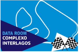 Desenho com fundo azul, tem circuito branco representado pista de corrida e no direito tem duas
bandeiras de corrida cruzadas, e no lado esquerdo escrito Data Room Complexo Interlagos.