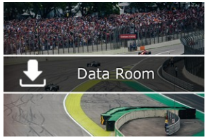 Foto da pista de corrida, aparece 3 carros de corrida da fórmula 1, e as atrás mostra o público.
No meio escrito Data Room