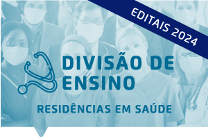 Foto de um grupo de Profissionais da Saúde ao fundo. Acima da foto tem um ícone de estetoscópio com o dizer: Divisão de Ensino - Residências em Saúde. No canto superior direito há uma faixa azul escrito: Editais 2024.