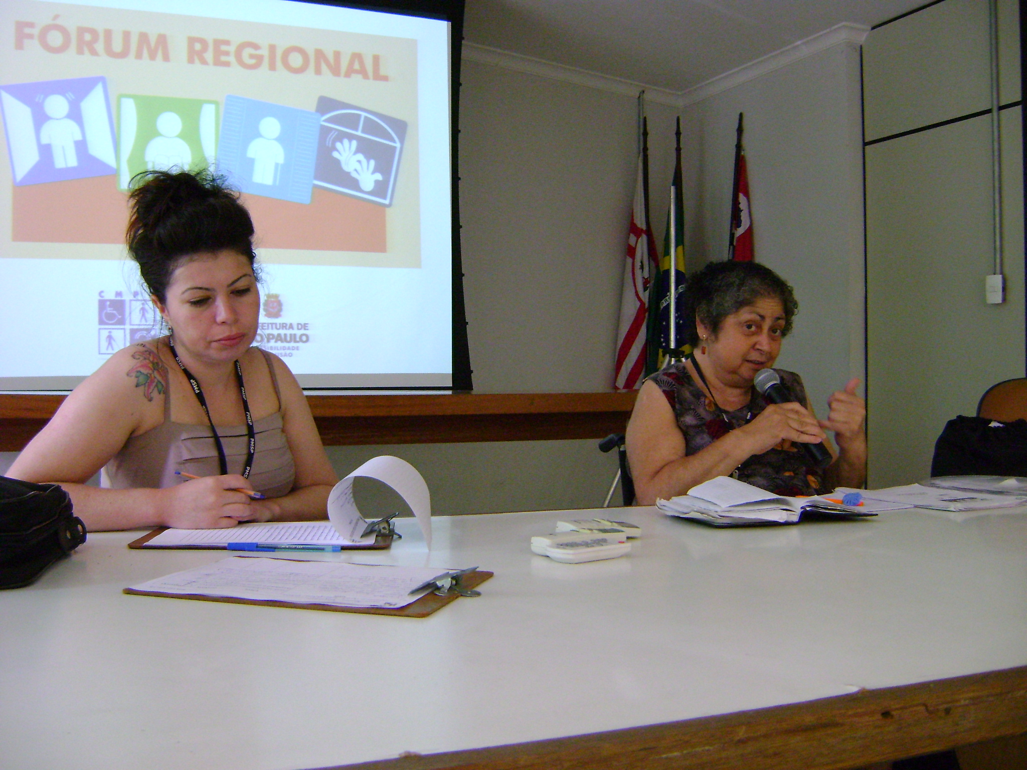 Para Sandra Reis (direita), presidente do CMPD, os fóruns fortalecerão o vínculo com a comunidade