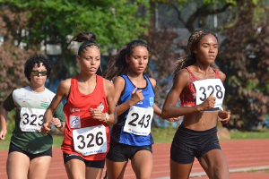Na imagem, atletas em disputa no Campeonato Paulista de Atletismo Sub-20.