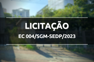 Imagem de rua com árvores ao fundo. Sobre está escrito LICITAÇÃO EC 004/SGM-SEDP/2023.