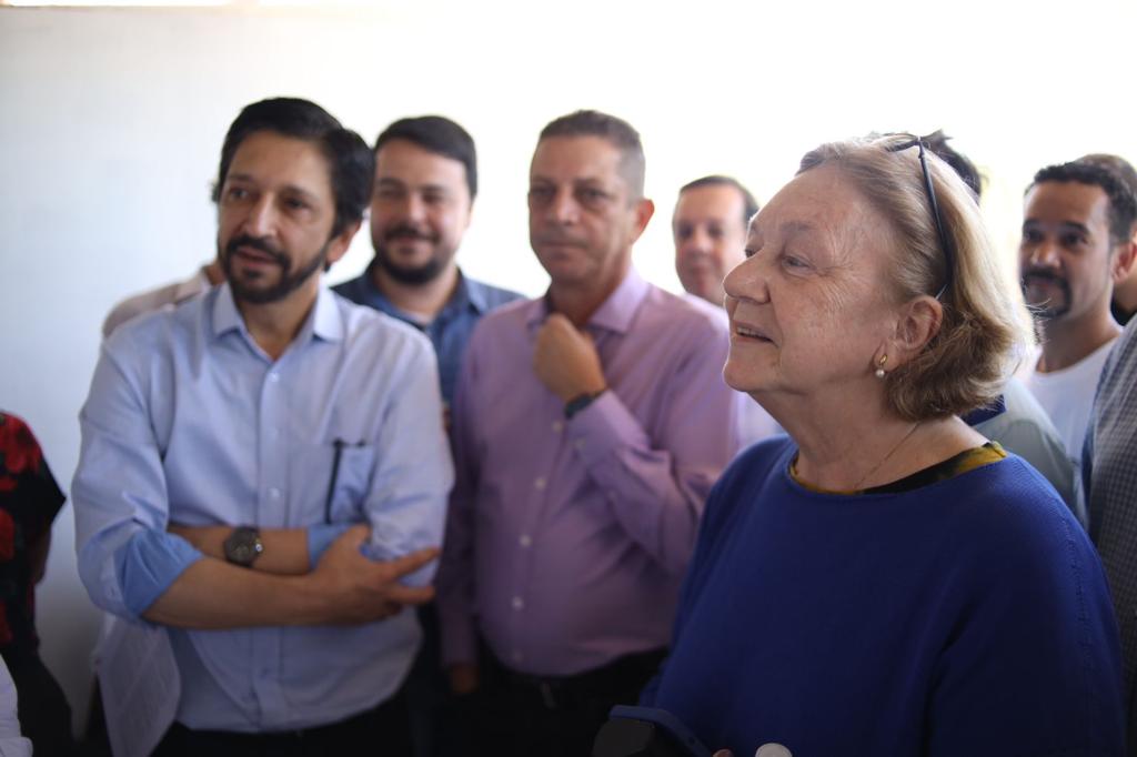 prefeito visitando a obra