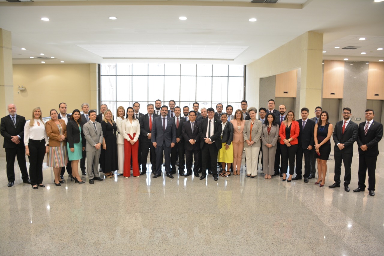 foto com cerca de 50 membro titulares do Conselho Nacional de Controle Interno