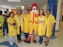 Ronald acompanhado das voluntárias da CAV