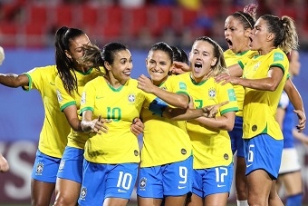 Na imagem, jogadoras da Seleção Brasileira de Futebol Feminino.