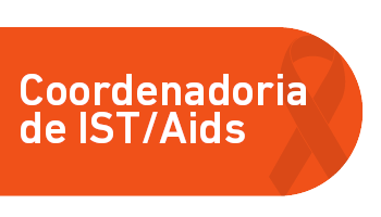 Coordenadoria de IST/Aids escrito em letras brancas sobre fundo laranja. No canto direito há um laço em marca d'agua
