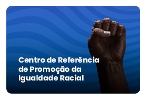 Imagem de fundo azul onde existe um punho erguido de uma pessoa negra e a frase Centro de Referência de Promoção da Igualdade Racial