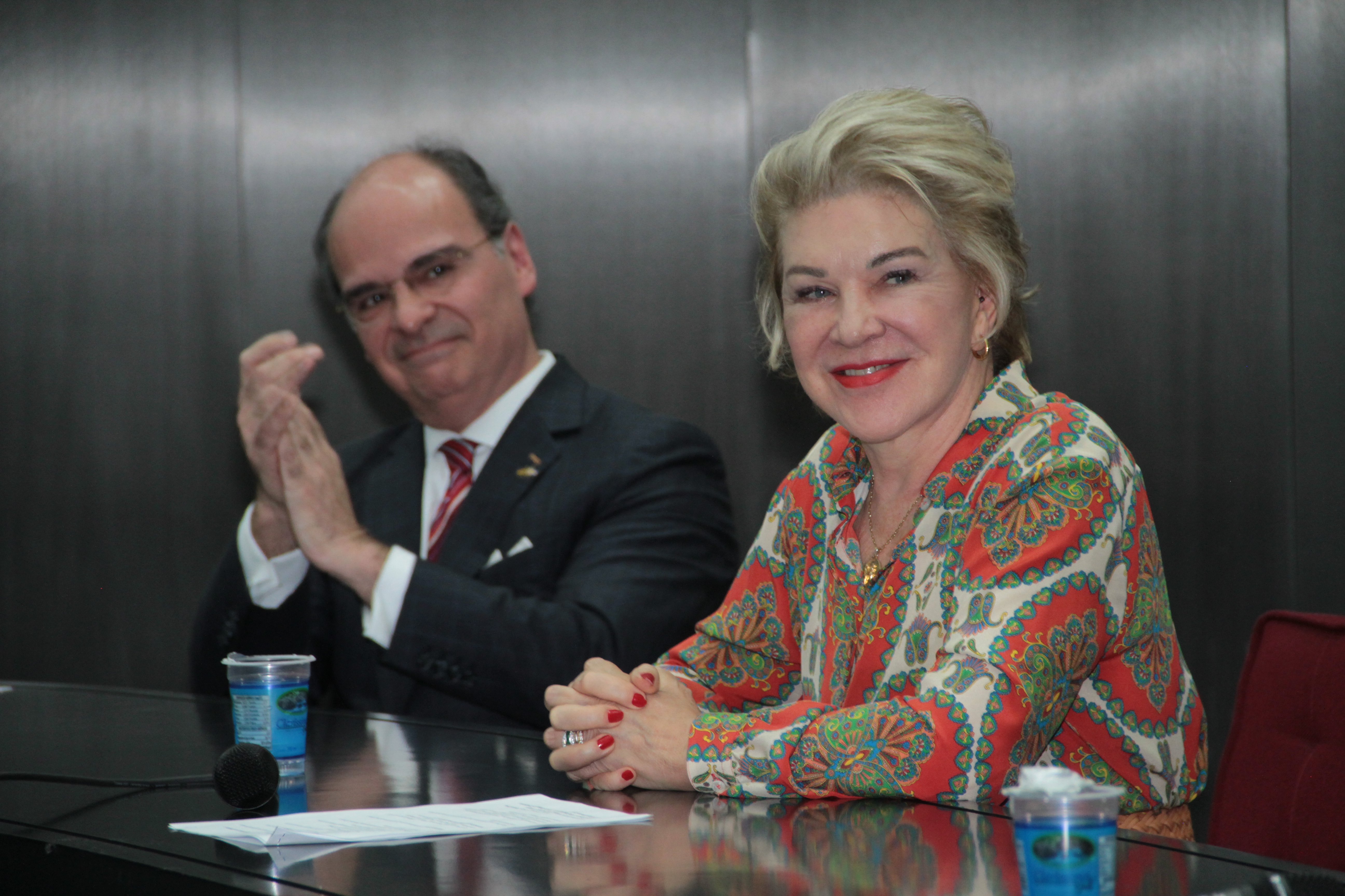 Secretária Marta Suplicy com painelistas no memorial da america latina