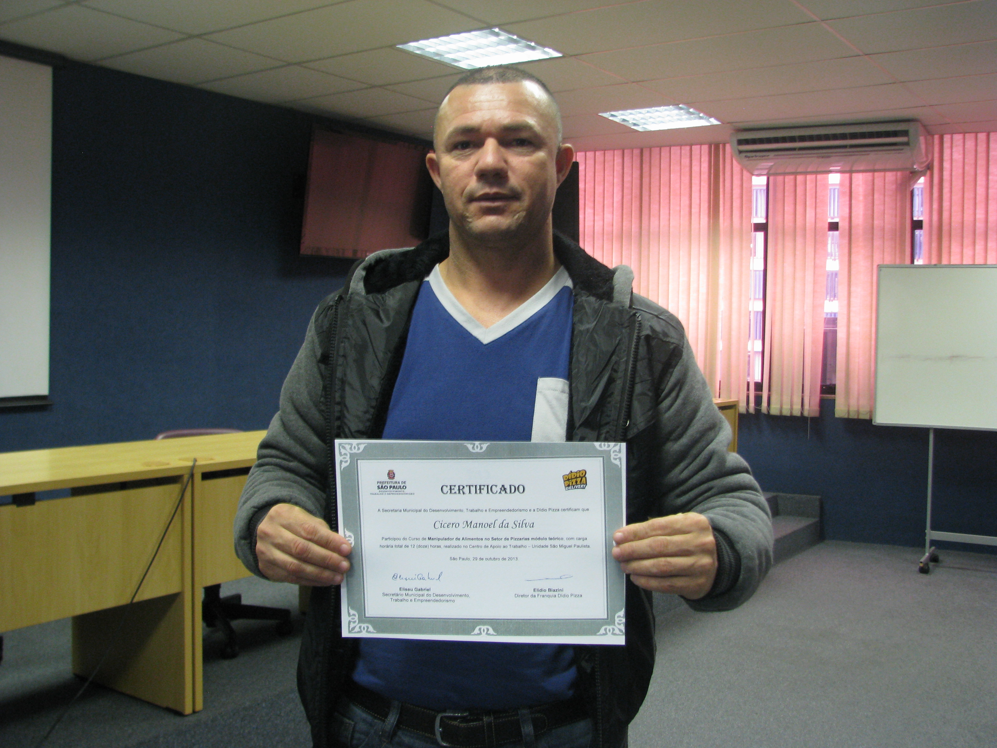 Cicero Manuel dos Santos, 38 anos, que já trabalhou na área de alimentação, foi um dos certificados