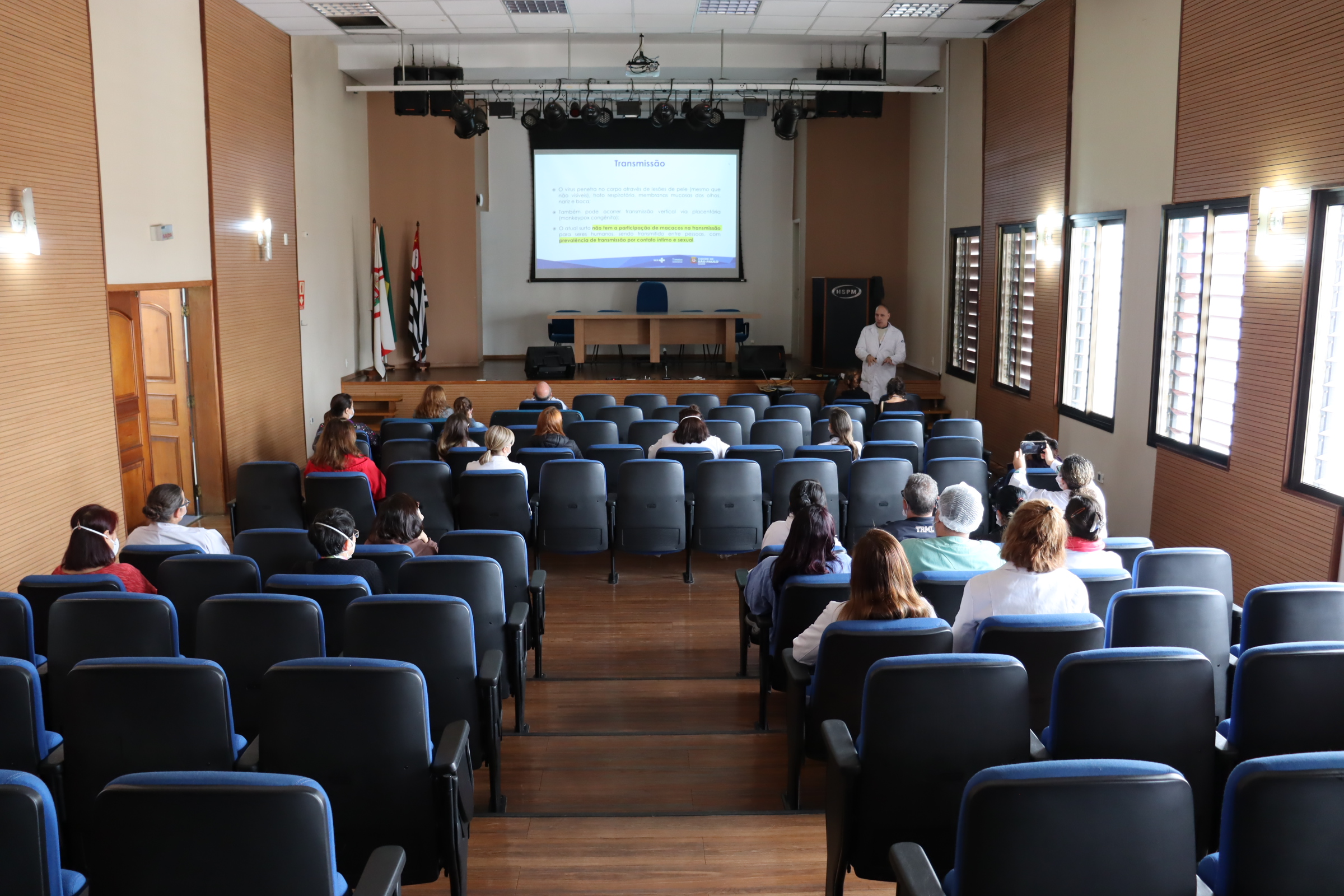 Imagem panorâmica do anfiteatro do HSPM