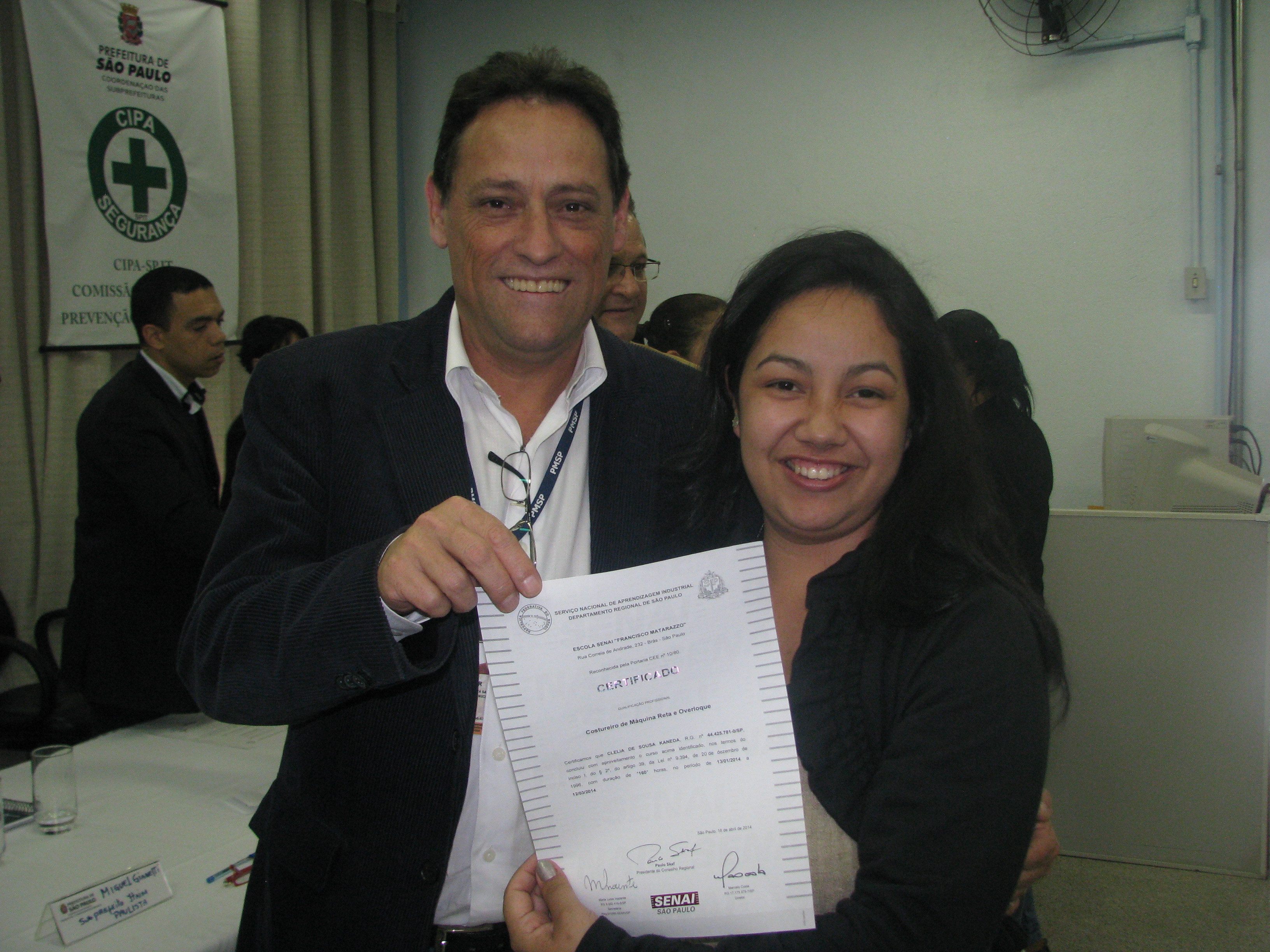 Secretário entrega certificados na Subprefeitura de Itaim Paulista
