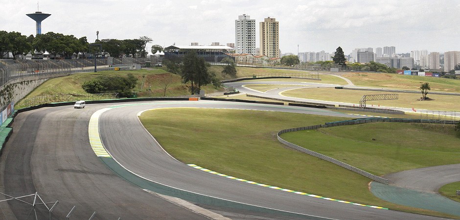 Foto de um dos trechos da pista do autódromo de Interlagos.