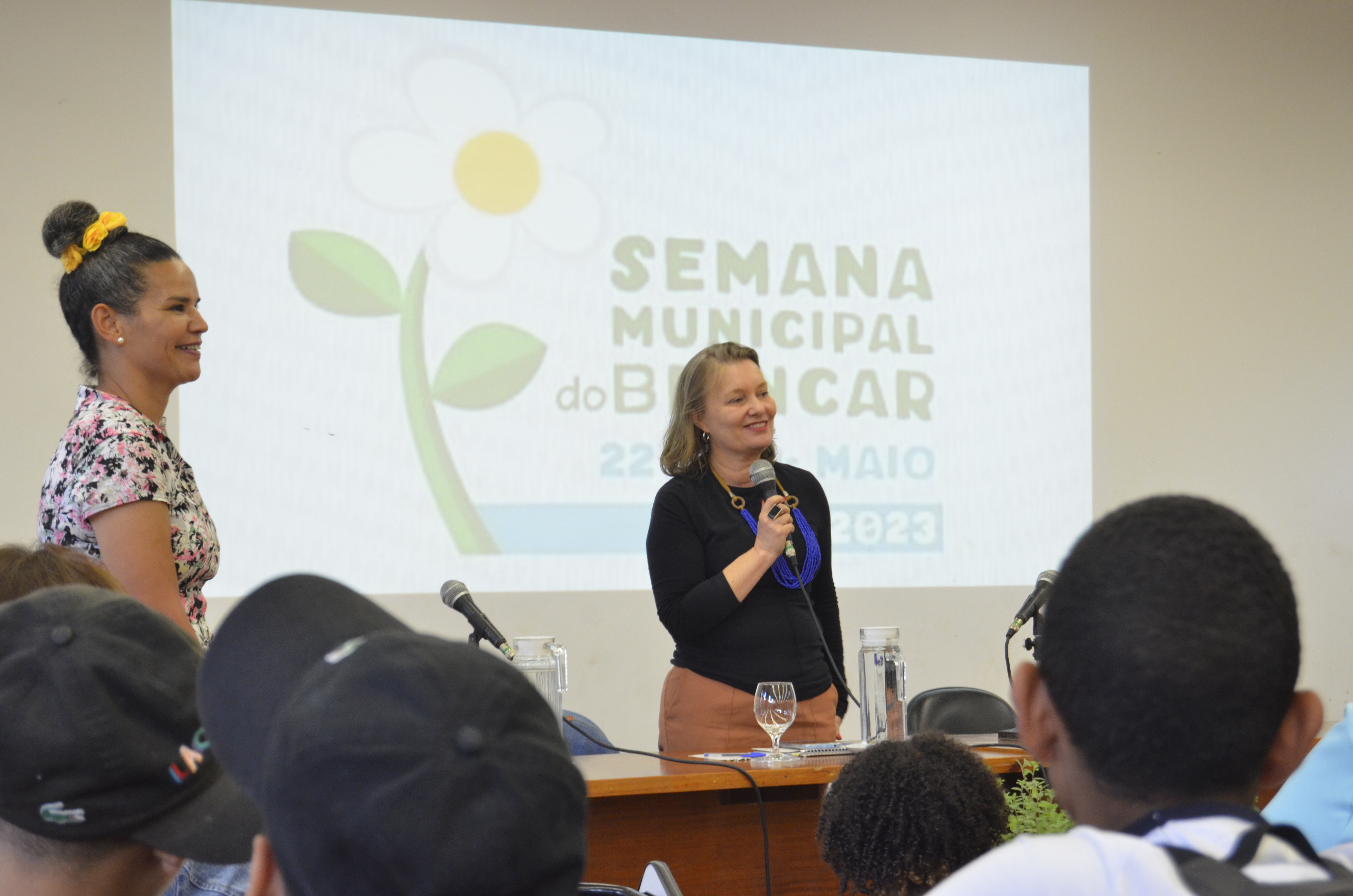 Na imagem, Coordenadora do Núcleo da Política Municipal Integrada pela Primeira Infância