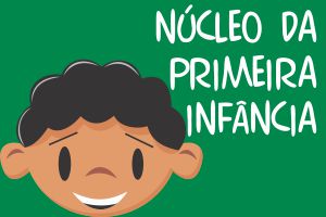 Menino moreno com cabelo preto e título Núcleo Primeira Infância