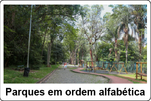 Foto de parque, ao lado direito espaço de exercício com equipamentos, ao redor árvores e ao centro rua com uma pessoa caminhando.