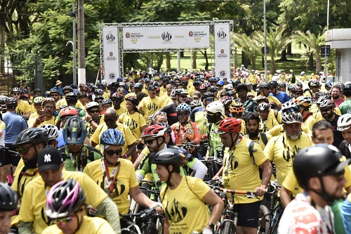 Na imagem, participantes do Passeio Ciclístico no Aniversário da Cidade de São Paulo