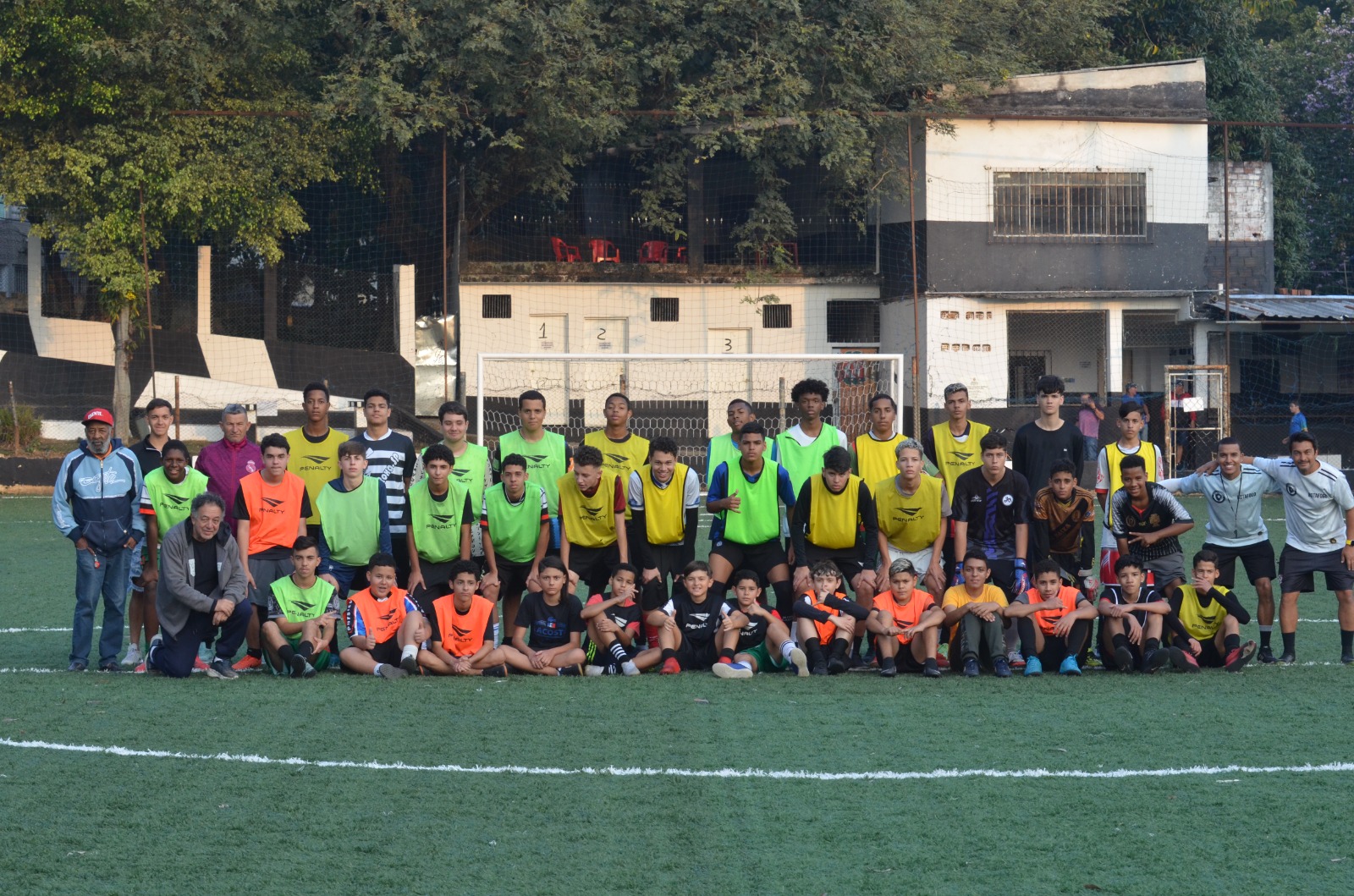 Na imagem, atletas do CDC Botafogo de Vila Bela posam para a foto