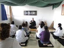 Meditação é a terapia de Agosto na Sala de Meditação
