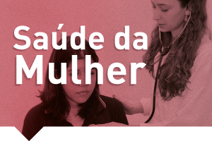 #PraCegoVer: num fundo rosa há a imagem de uma médica auscultando uma paciente. Sobre a imagem, em letras brancas está escrito Saúde da Mulher.