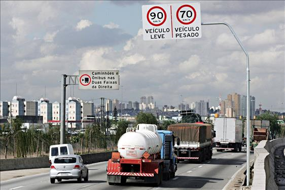 A 4ª Vara da Fazenda Pública da Capital julgou improcedente ação contra o programa denominado "Marginal Segura", que determinou o aumento do limite de velocidade máxima nas marginais Tietê e Pinheiros, a partir de 25 de janeiro de 2017.