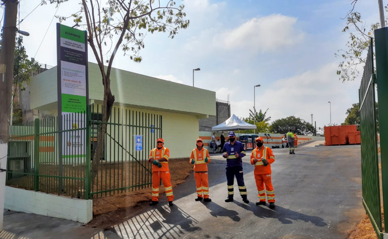 Ao todo, o município conta com 114 unidades que recebem gratuitamente materiais recicláveis, grandes objetos e entulho