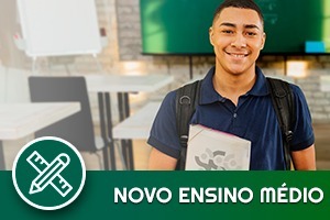 Imagem com um estudante numa sala de aula, segurando um caderno e com uma mochila nas costas. Embaixo logo com um lápis e uma régua e ao lado o nome "Novo Ensino Médio"