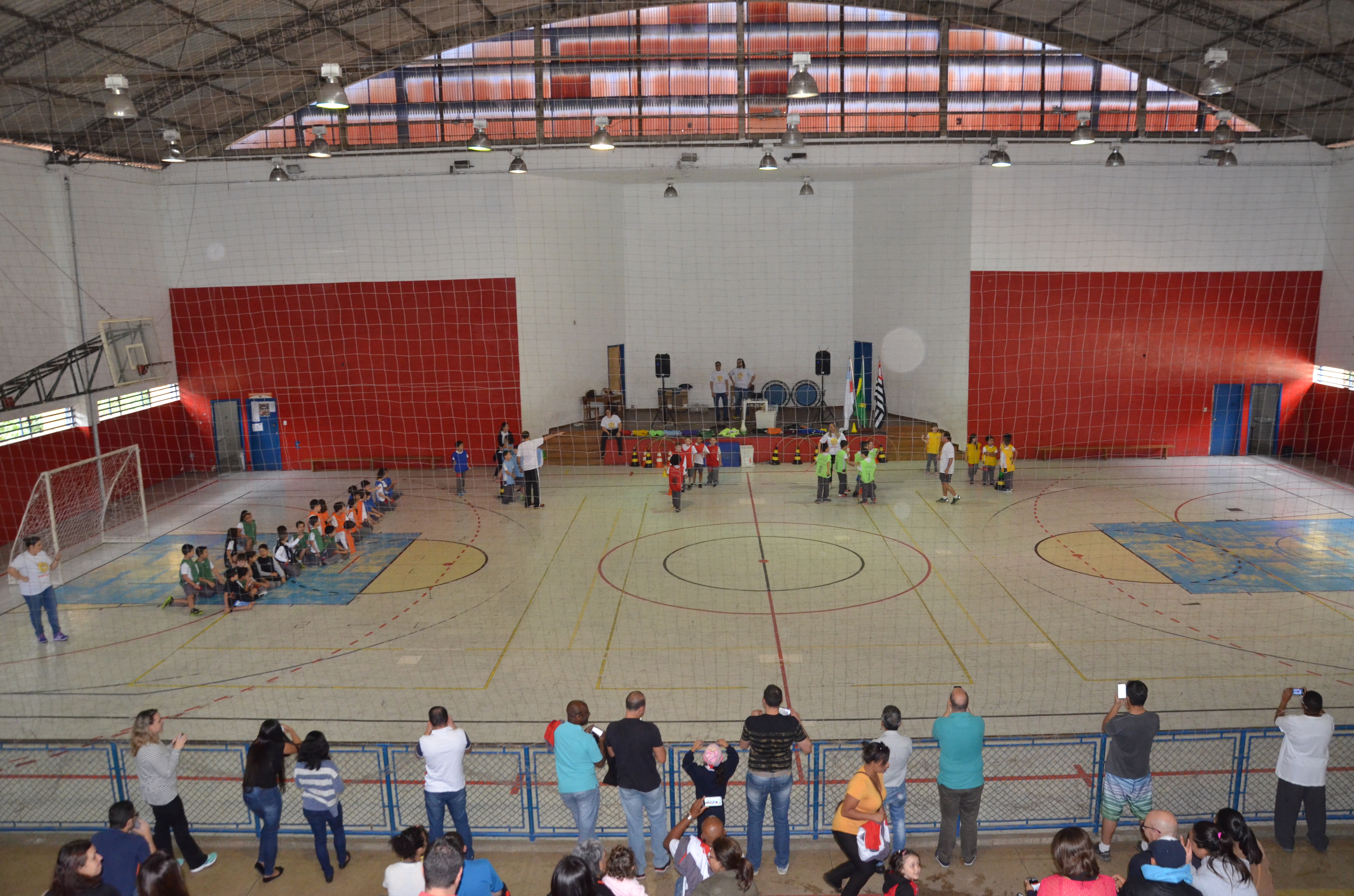 Prefeitura de São Paulo oferece aulas de basquete gratuitas para