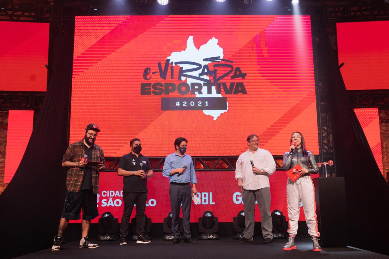 Na imagem Cauê Moura, Thiago Milhim, Ricardo Nunes, Thomas Felsberg e Ana Xisdê no evento de abertura da E-virada esportiva 2021.