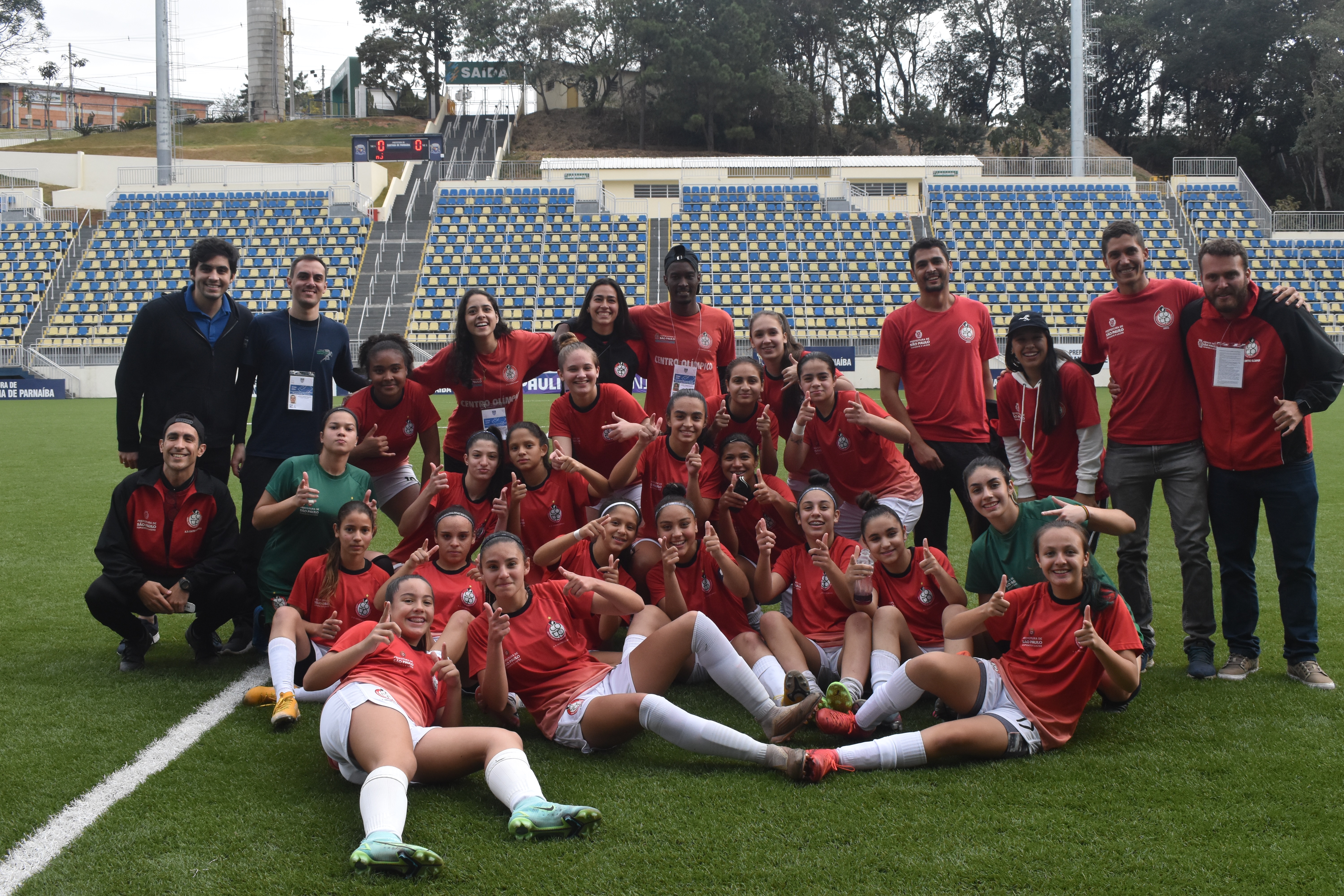 Na imagem, elenco e comissão técnica do COTP