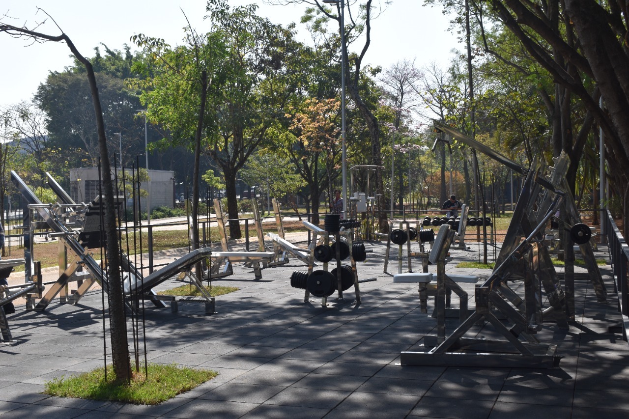 Na imagem, academia ao Ar Livre no Parque das Bicicletas 