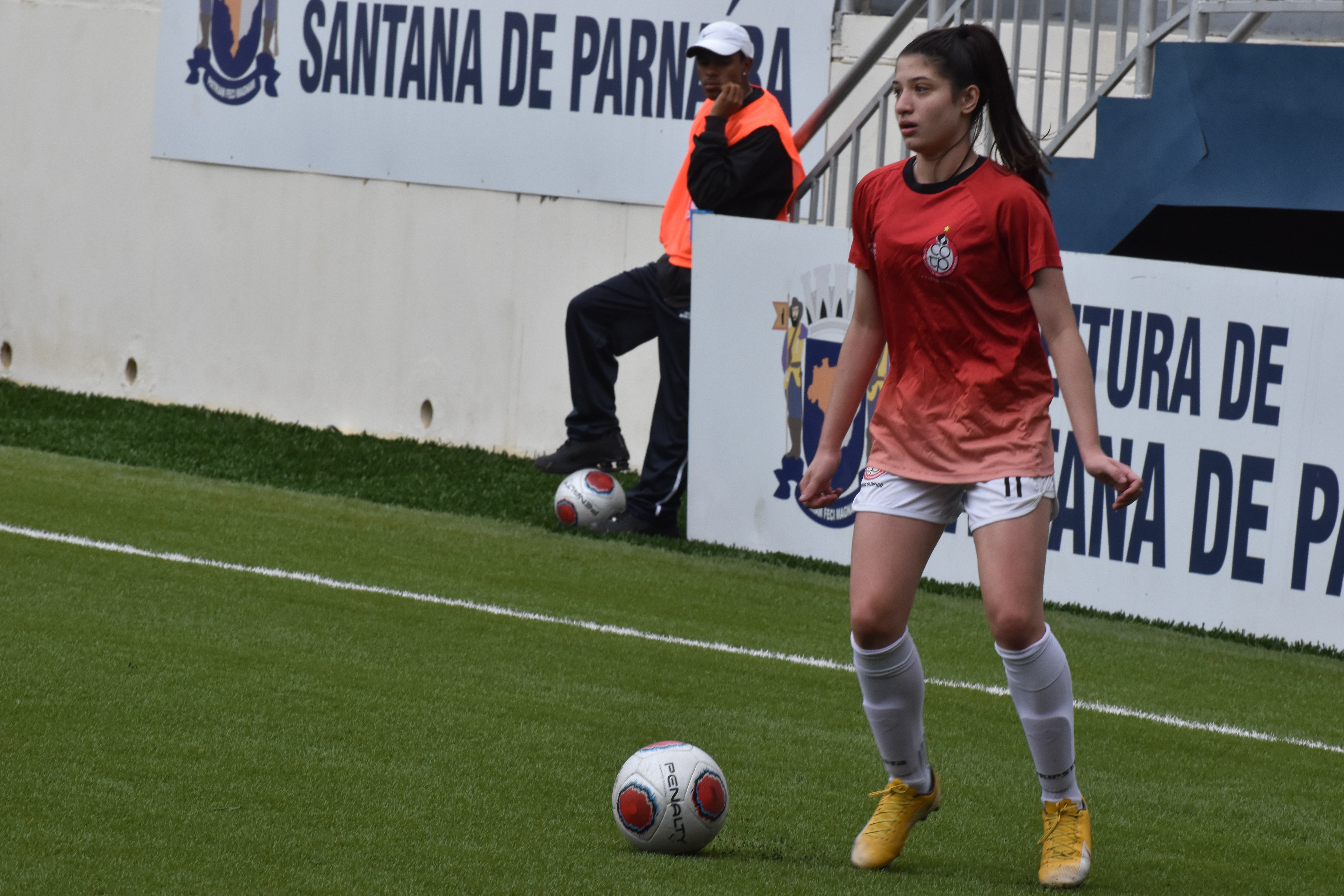 Na imagem, Giovana Iseppe jogadora do COTP
