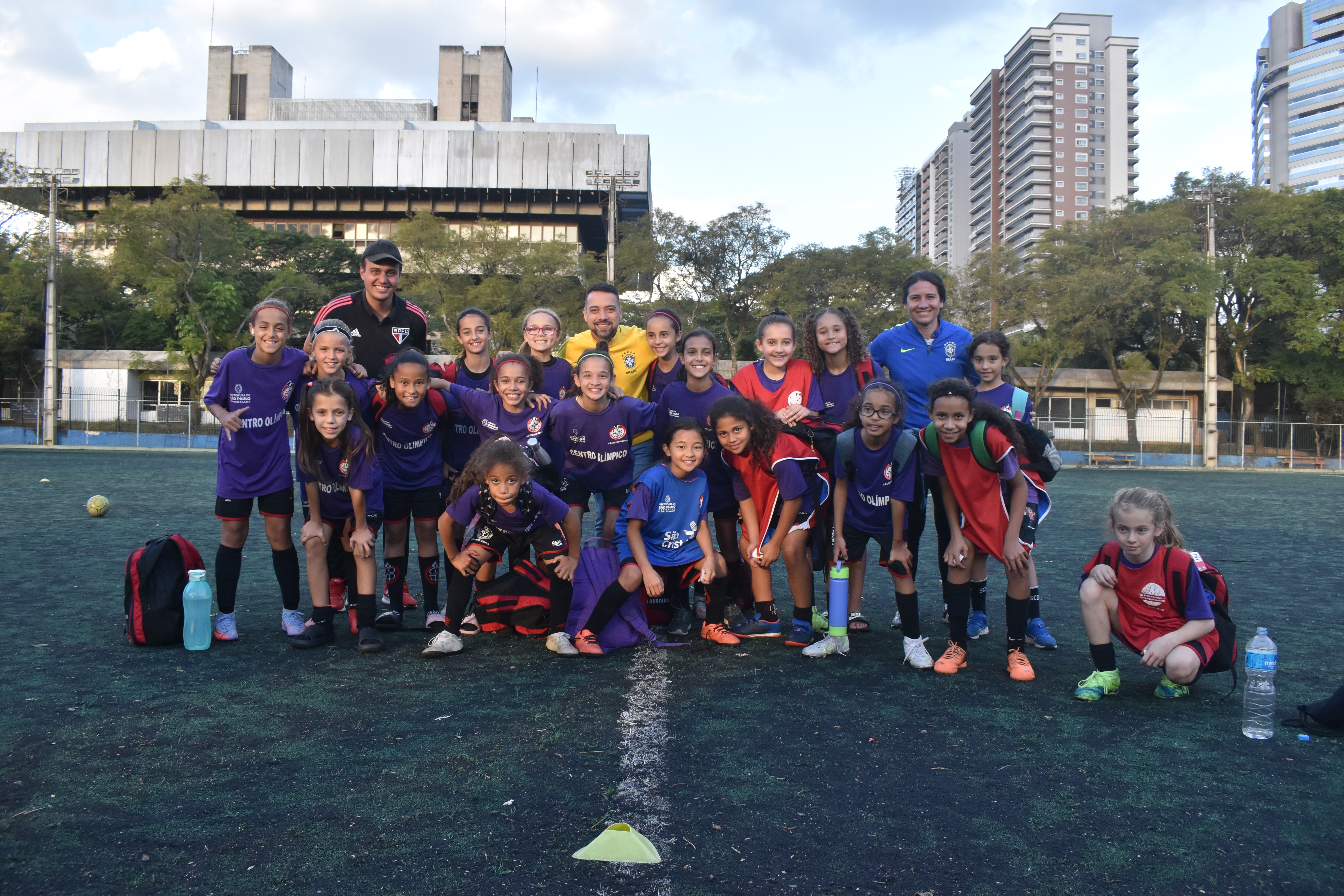 Na imagem, time sub-11 do Centro Olímpico reunido. 