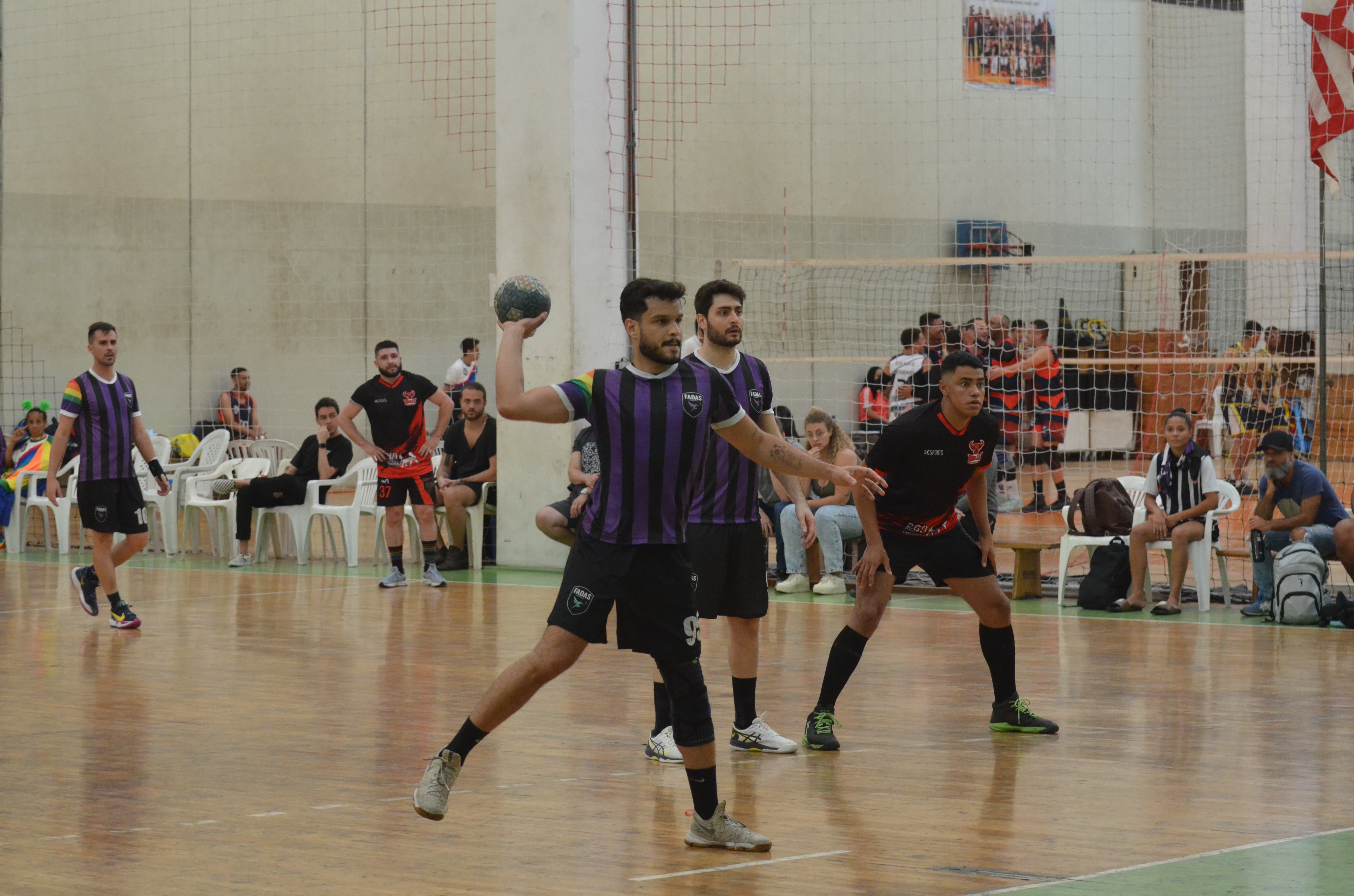 Na imagem, participantes da segunda edição dos Jogos LGBTQIAP+.